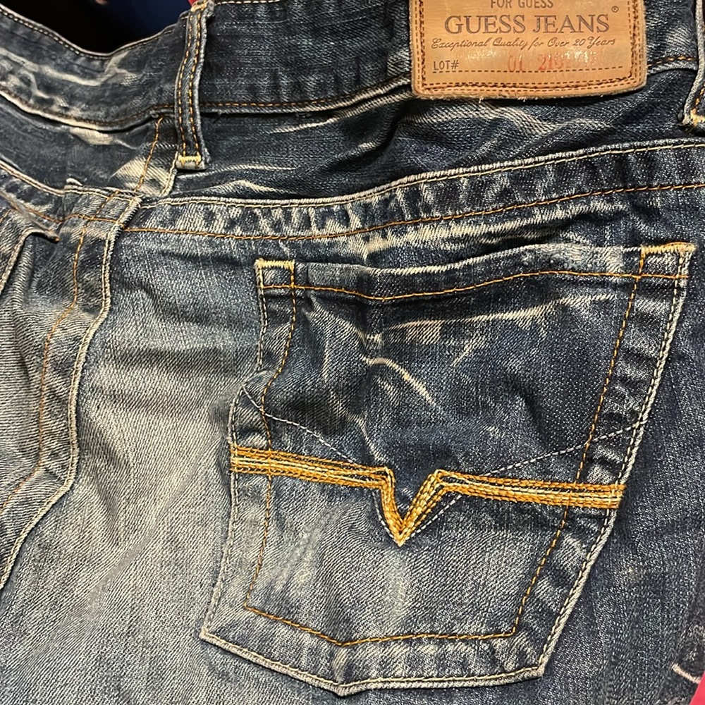 Guess - Picture 4 of 6